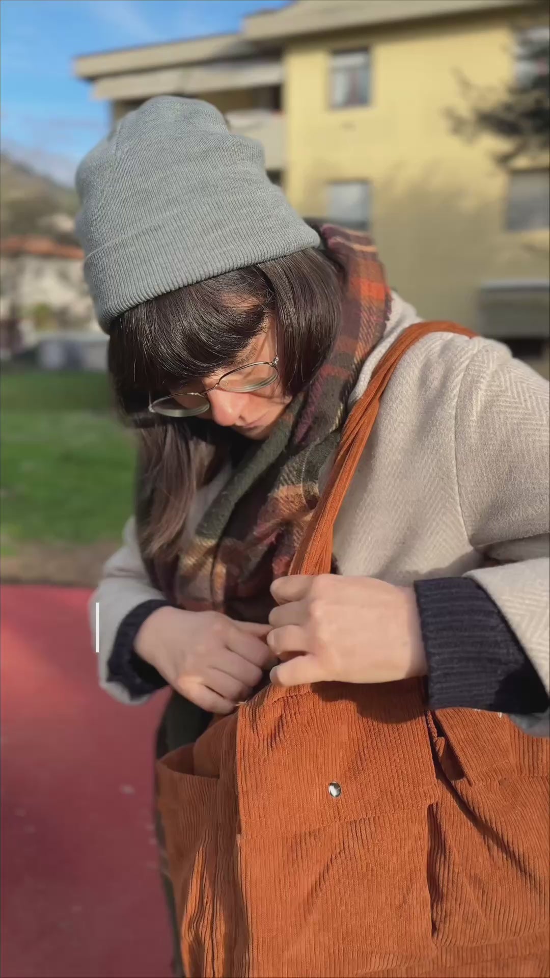 Carica il video: 